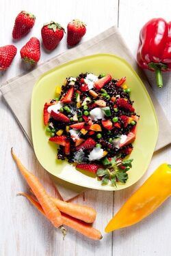 RISO VENERE IN INSALATA VERDURE E FRAGOLE