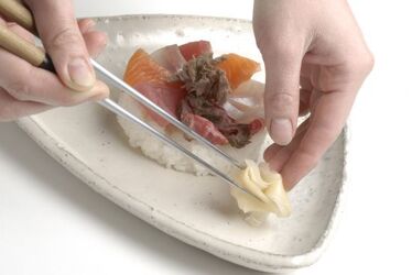 CHIRASHI RISO CON PESCE CRUDO CHIRASHI RISO CON PESCE CRUDO