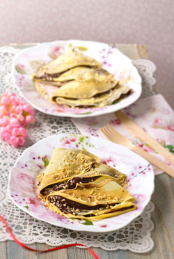 CREPES AL COGNAC CON NOCI E CREMA DI NOCCIOLE