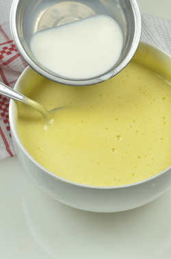 ZUCCOTTO FARCITO CON PANNA E FRAGOLE