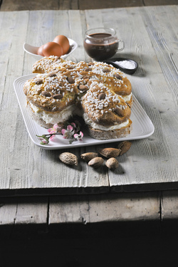 COLOMBA CON CREMA DI MASCARPONE E CIOCCOLATO FUSO AL CAFF&Egrave;