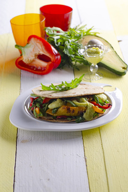 PIADINA CON RUCOLA PEPERONI GRIGLIATI GUACAMOLE