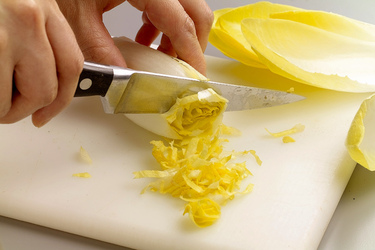 INSALATA DI INDIVIA E GAMBERI CON SALSA DI YOGURT