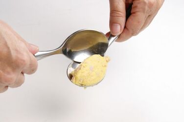 CANNOLI DI FORMAGGIO E VITELLO CON RAMECCHE AL PROSCIUTTO CANNOLI DI FORMAGGIO E VITELLO CON RAMECCHE AL PROSCIUTTO