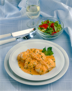 RANA PESCATRICE CON SALSA DI PEPERONI E PINOLI RANA PESCATRICE CON SALSA DI PEPERONI E PINOLI