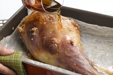 COSCIOTTO D AGNELLO IN CROSTA DI ERBE AROMATICHE