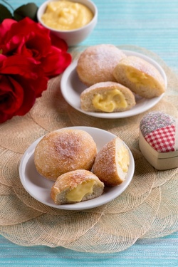 KRAPFEN ALLA RICOTTA CON RIPIENO DI PASTICCIERA