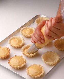 TARTELLETTE CON BIGN&Egrave; ALLA PANNA