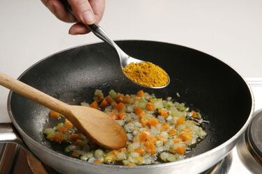 POLPETTE ALLE MANDORLE CON CURRY E PISELI