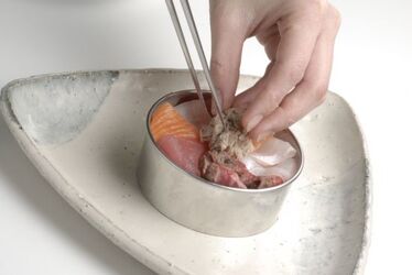 CHIRASHI RISO CON PESCE CRUDO CHIRASHI RISO CON PESCE CRUDO