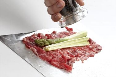 ROTOLINI DI ASPARAGI ASPARA GYUMAKI ROTOLINI DI ASPARAGI ASPARA GYUMAKI