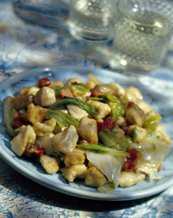 POLLO CICORIA E NOCI IN INSALATA