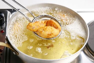 CANNOLI DI FORMAGGIO E VITELLO CON RAMECCHE AL PROSCIUTTO CANNOLI DI FORMAGGIO E VITELLO CON RAMECCHE AL PROSCIUTTO