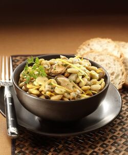 INSALATA DI FAVE E VONGOLE