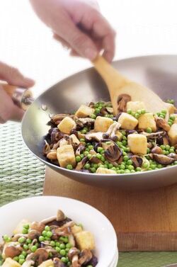 WOK DI FUNGHI CINESI E TOFU