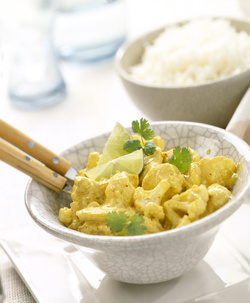 POLLO E CAVOLFIORE AL CURRY IN SALSA DI COCCO POLLO E CAVOLFIORE AL CURRY IN SALSA DI COCCO