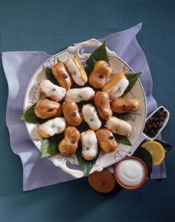 PASTICCINI GLASSATI BIANCHI E NERI