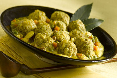 POLPETTE ALLE MANDORLE CON CURRY E PISELI