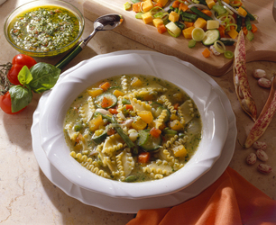 MINESTRA DI MAFALDE E VERDURE CON SALSA VERDE