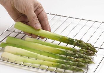 ASPARAGI ALLA GRIGLIA CON SALSA AL TONNO