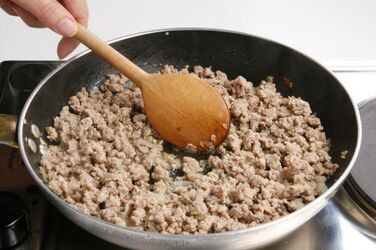 CANNOLI DI FORMAGGIO E VITELLO CON RAMECCHE AL PROSCIUTTO CANNOLI DI FORMAGGIO E VITELLO CON RAMECCHE AL PROSCIUTTO