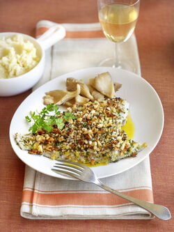FILETTO DI ORATA IN CROSTA DI NOCI CON FUNGHI E PUR&Egrave; DI PATATE