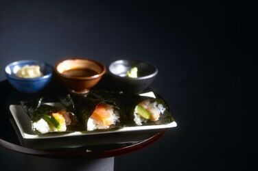 TEMAKI CONO DI ALGA CON PESCE E RISO