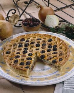 TORTA DI CIPOLLE OLIVE ED ACCIUGHE PISSALADIERE