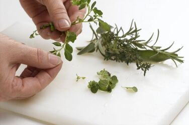 COSCIOTTO D AGNELLO IN CROSTA DI ERBE AROMATICHE