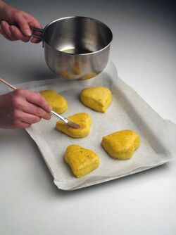 PANINI ALLO ZAFFERANO CON UVETTA E PECORINO