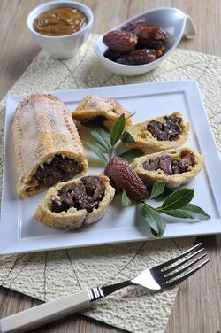 STRUDEL DI DATTERI CON SALSA AL CAFFÈ