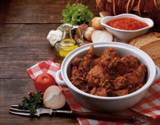 CONIGLIO IN UMIDO CON FUNGHI