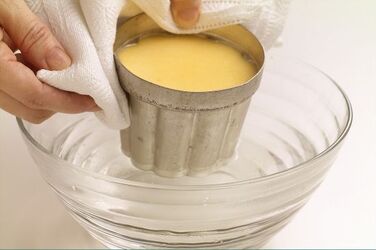 BUDINI DI SEMOLINO CON GELATINA DI RIBES BUDINI DI SEMOLINO CON GELATINA DI RIBES