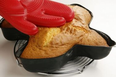 TORTA COLOMBA CON CONFETTINI RIPIENA DI PANNA E FRUTTI ROSSI