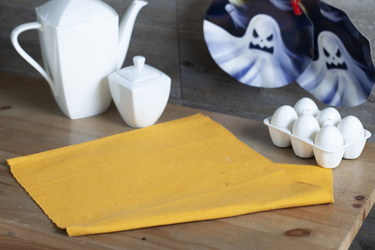 MERINGHE A FORMA DI OSSA CON FONDO DI CIOCCOLATO