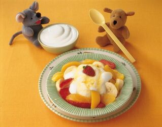 MACEDONIA CON SALSA DI YOGURT