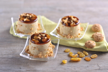 CREMA CON CARAMELLO UVETTA E AMARETTI CREMA CON CARAMELLO UVETTA E AMARETTI