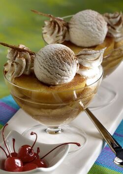 PESCHE CON GELATO ALLA VANIGLIA