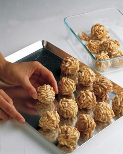 BISCOTTI DI MANDORLE E PINOLI BISCOTTI DI MANDORLE E PINOLI