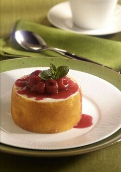 TORTINO AL FORMAGGIO E LAMPONI TORTINO AL FORMAGGIO E LAMPONI