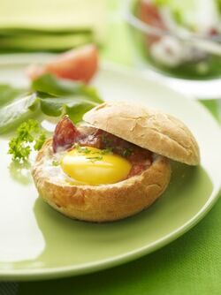 PANINI RIPIENI DI RAG&Ugrave; E UOVA