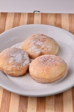 KRAPFEN ALLA RICOTTA CON RIPIENO DI PASTICCIERA