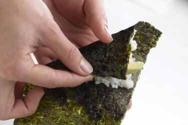 TEMAKI CONO DI ALGA CON PESCE E RISO