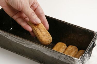 BUDINO CON SAVOIARDI E CARAMELLO