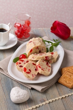 DOLCE AL CIOCCOLATO BIANCO CON LE CILIEGIE CANDITE