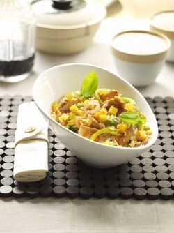WOK DI MAIALE AL MANGO E CURRY ROSSO