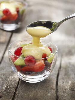 MACEDONIA DI FRUTTA CON CREMA ALLA VANIGLIA