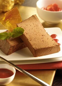 MOUSSE DI CIOCCOLATO CON FRAGOLE