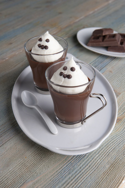 TAZZE DI CIOCCOLATO CON FANTASMI DI MERINGA