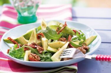 INSALATA DI AVOCADO E POMODORI SECCHI